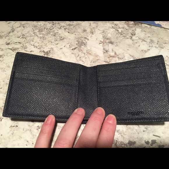 Coach bi fold wallet - Picture 2 of 4